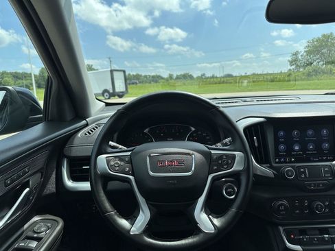 Used 2024 GMC Terrain SLT AWD/4WD image 17