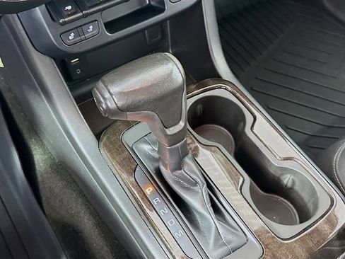 Used 2015 GMC Canyon SLT w/ LPO, Gearon Divider Package image 16