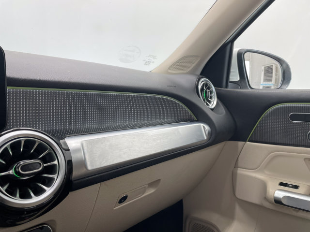 Certified 2022 Mercedes-Benz GLB 250 4MATIC image 35