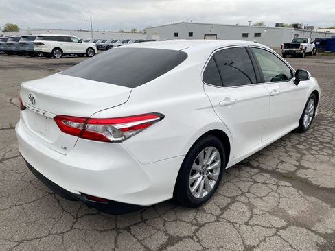 Used 2018 Toyota Camry LE w/ Convenience Package FWD image 3