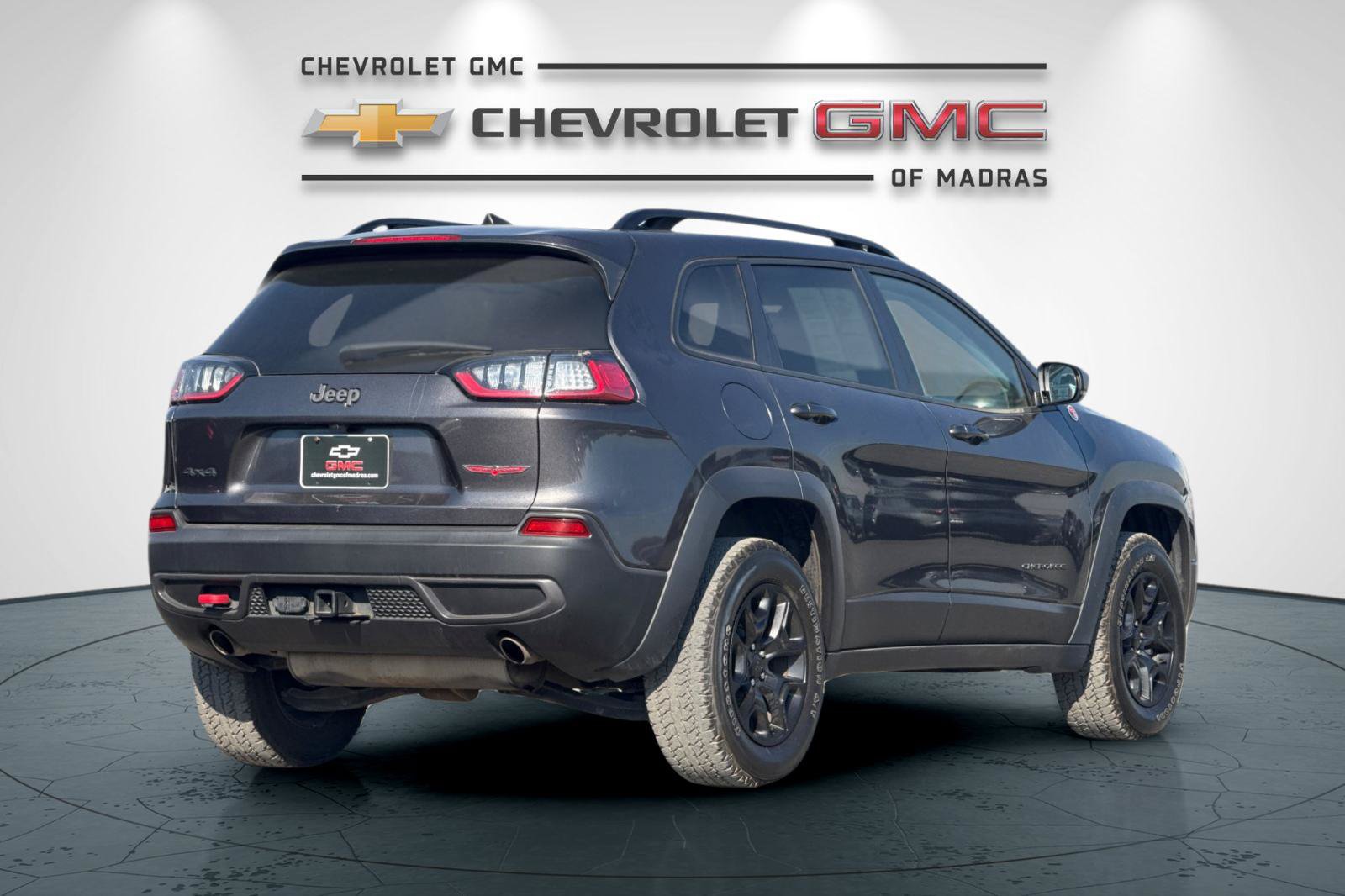 Used 2022 Jeep Cherokee Trailhawk w/ Comfort/Convenience Group AWD/4WD image 3