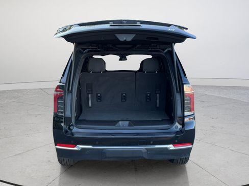Used 2025 Chevrolet Tahoe LT RWD image 19