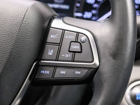 Used 2020 Toyota Highlander XLE AWD/4WD image 18