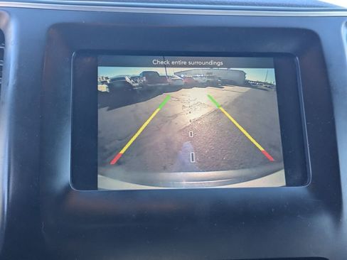 Used 2019 Jeep Cherokee Latitude w/ Popular Appearance Group image 19