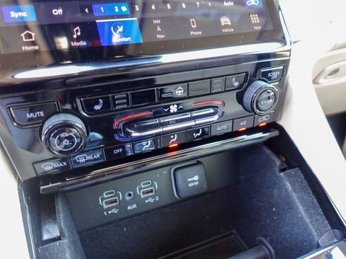 Used 2021 Jeep Grand Cherokee L Limited AWD/4WD image 18