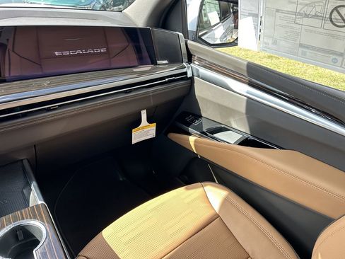 New 2026 Cadillac Escalade Luxury image 16