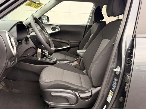 Used 2024 Kia Soul LX w/ Option Group 015 FWD image 12