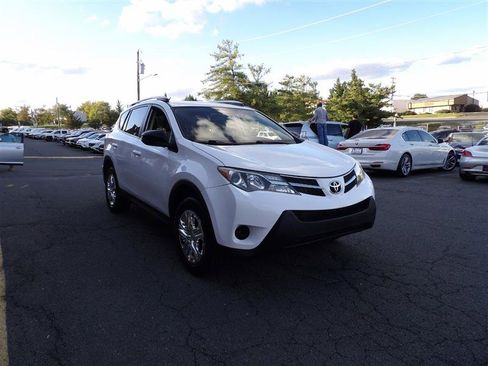 Used 2015 Toyota RAV4 LE image 2