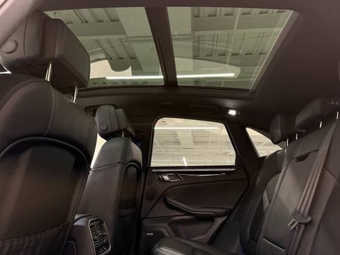 Certified 2024 Porsche Macan image 27