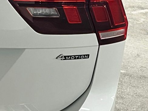 Used 2022 Volkswagen Tiguan SEL R-Line image 34