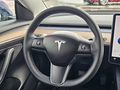 Used 2021 Tesla Model 3 Standard Range Plus image 30