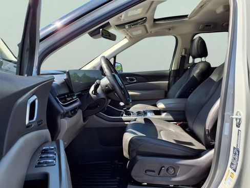 Used 2025 Kia Carnival SX FWD image 20