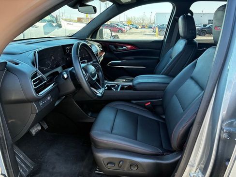 Used 2025 Chevrolet Traverse Z71 image 32