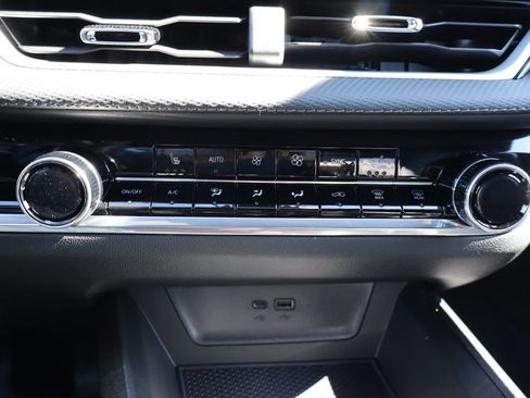 New 2026 Chevrolet Equinox LT w/ Convenience Package II image 19