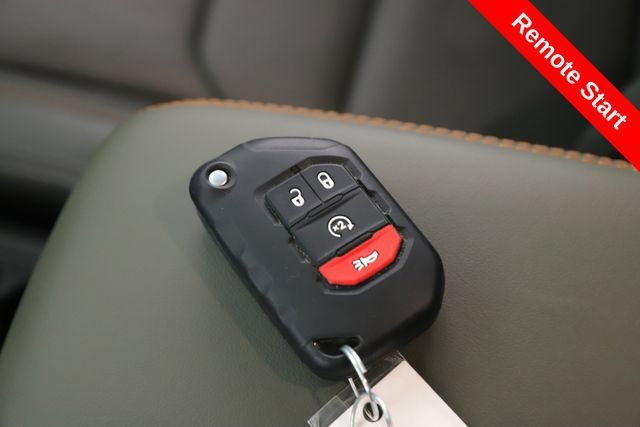 Used 2024 Jeep Gladiator Mojave AWD/4WD image 3