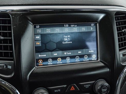 Used 2018 Jeep Grand Cherokee Laredo image 25