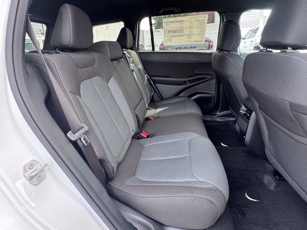 New 2026 Jeep Cherokee Laredo AWD/4WD image 21