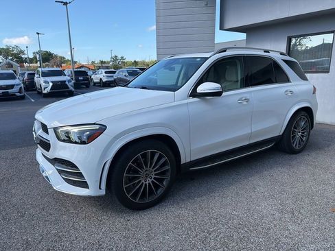 Used 2021 Mercedes-Benz GLE 350 4MATIC w/ AMG Line Exterior image 3