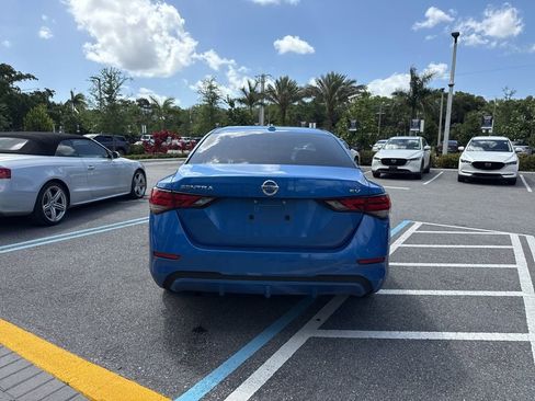 Used 2022 Nissan Sentra SV w/ SV Premium Package image 6