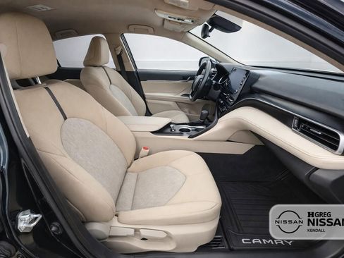 Used 2021 Toyota Camry LE image 9