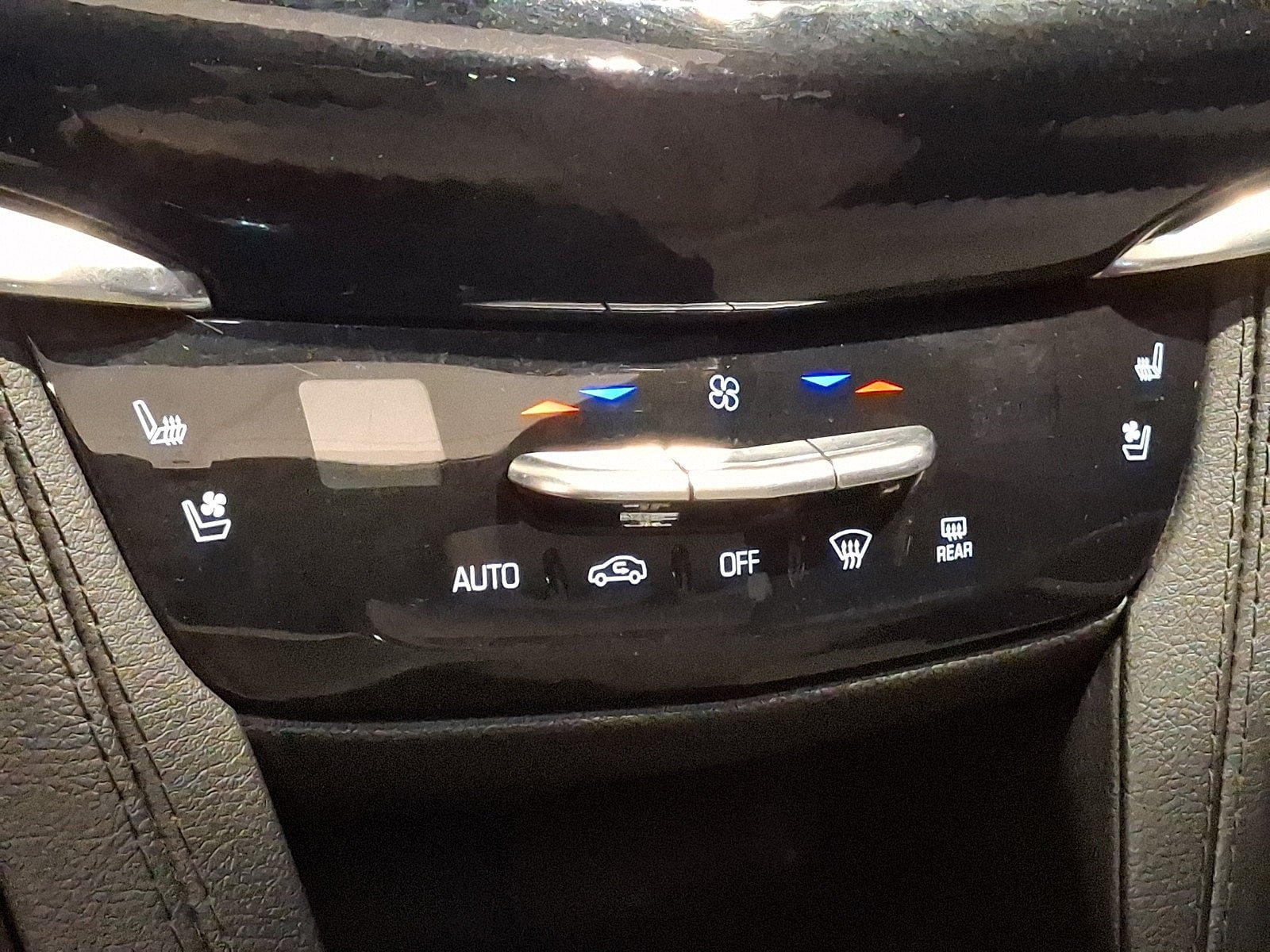Certified 2023 Cadillac XT6 Sport w/ LPO, Floor Liner Package AWD/4WD image 18