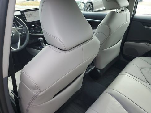 Used 2024 Toyota Camry XLE w/ Cold Weather Package FWD image 13