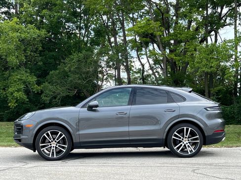 Certified 2024 Porsche Cayenne Coupe AWD/4WD image 2