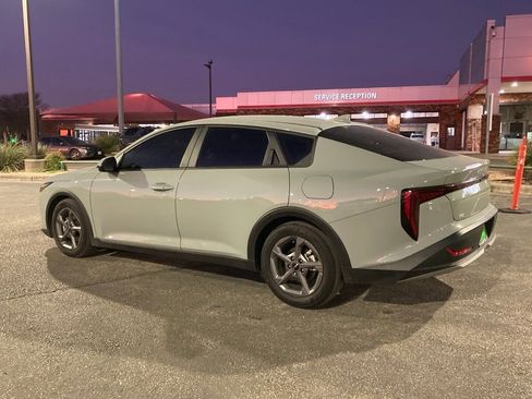 Used 2025 Kia K4 LXS image 6