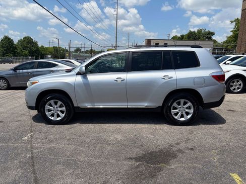 Used 2012 Toyota Highlander FWD w/ Tech Pkg image 8
