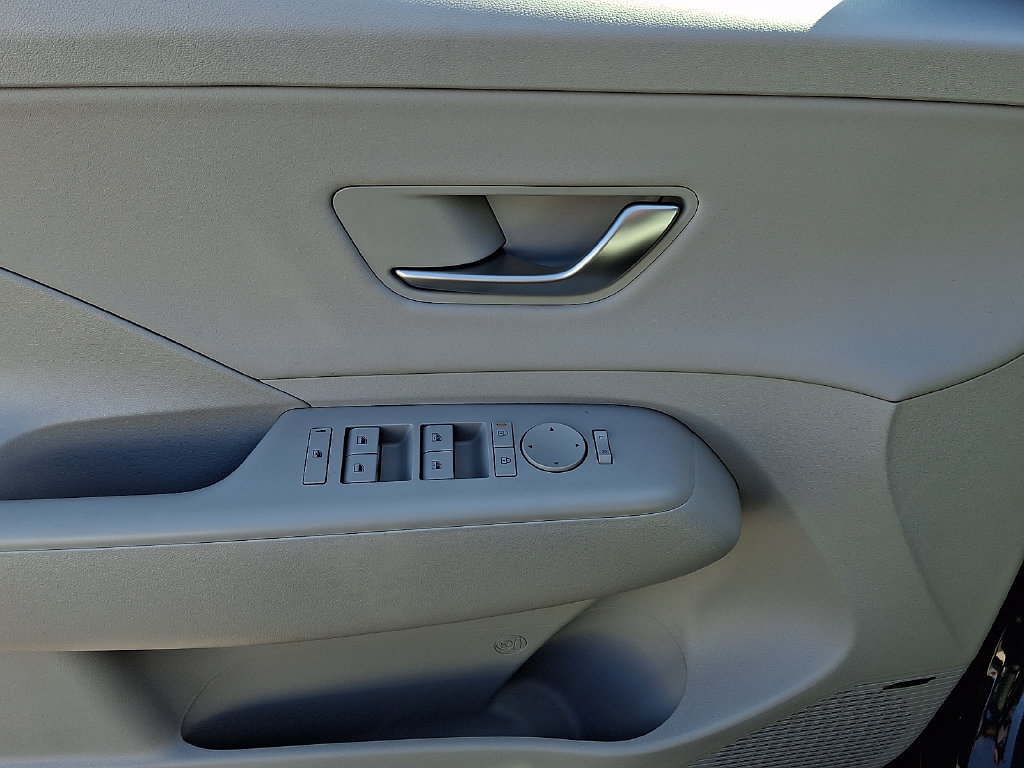 Used 2024 Hyundai Kona Limited AWD/4WD image 13
