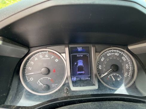 Used 2017 Toyota Tacoma SR5 w/ Tow Package image 27