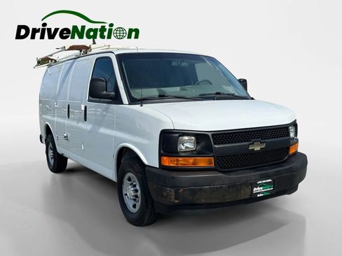 Used 2017 Chevrolet Express 2500 image 3