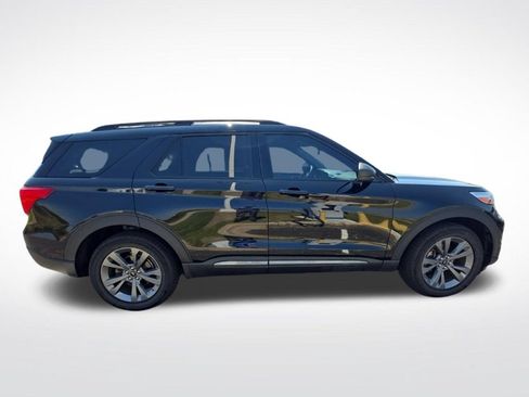 Used 2021 Ford Explorer XLT w/ Equipment Group 202A AWD/4WD image 2