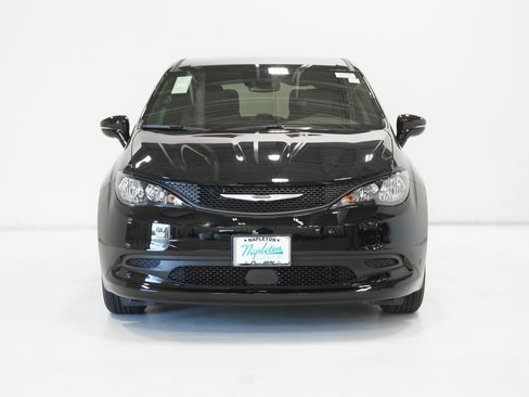 New 2026 Chrysler Voyager LX image 3