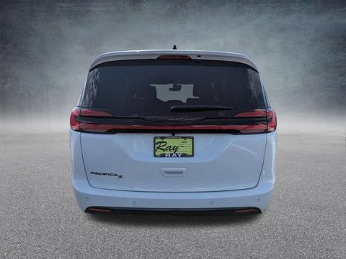 New 2026 Chrysler Pacifica Select w/ S Appearance Package FWD image 4