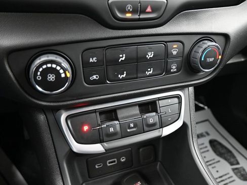 Certified 2024 GMC Terrain SLE image 15