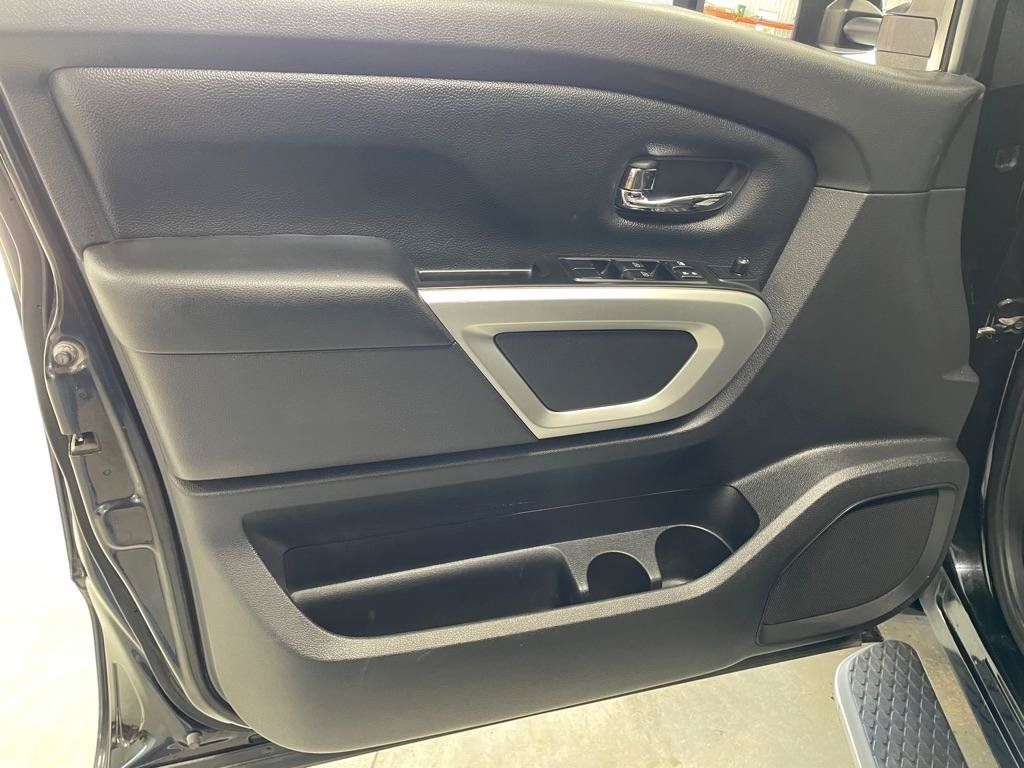 Used 2017 Nissan Titan SV AWD/4WD image 12