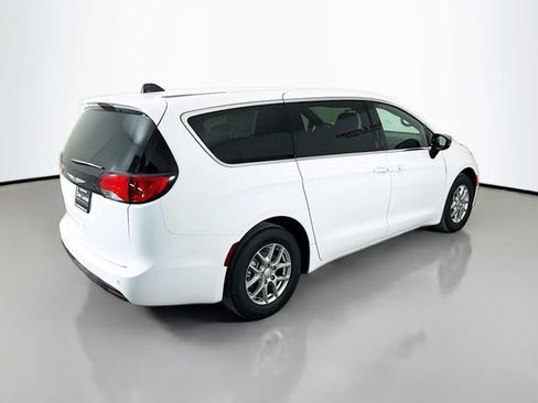 New 2026 Chrysler Voyager LX image 7