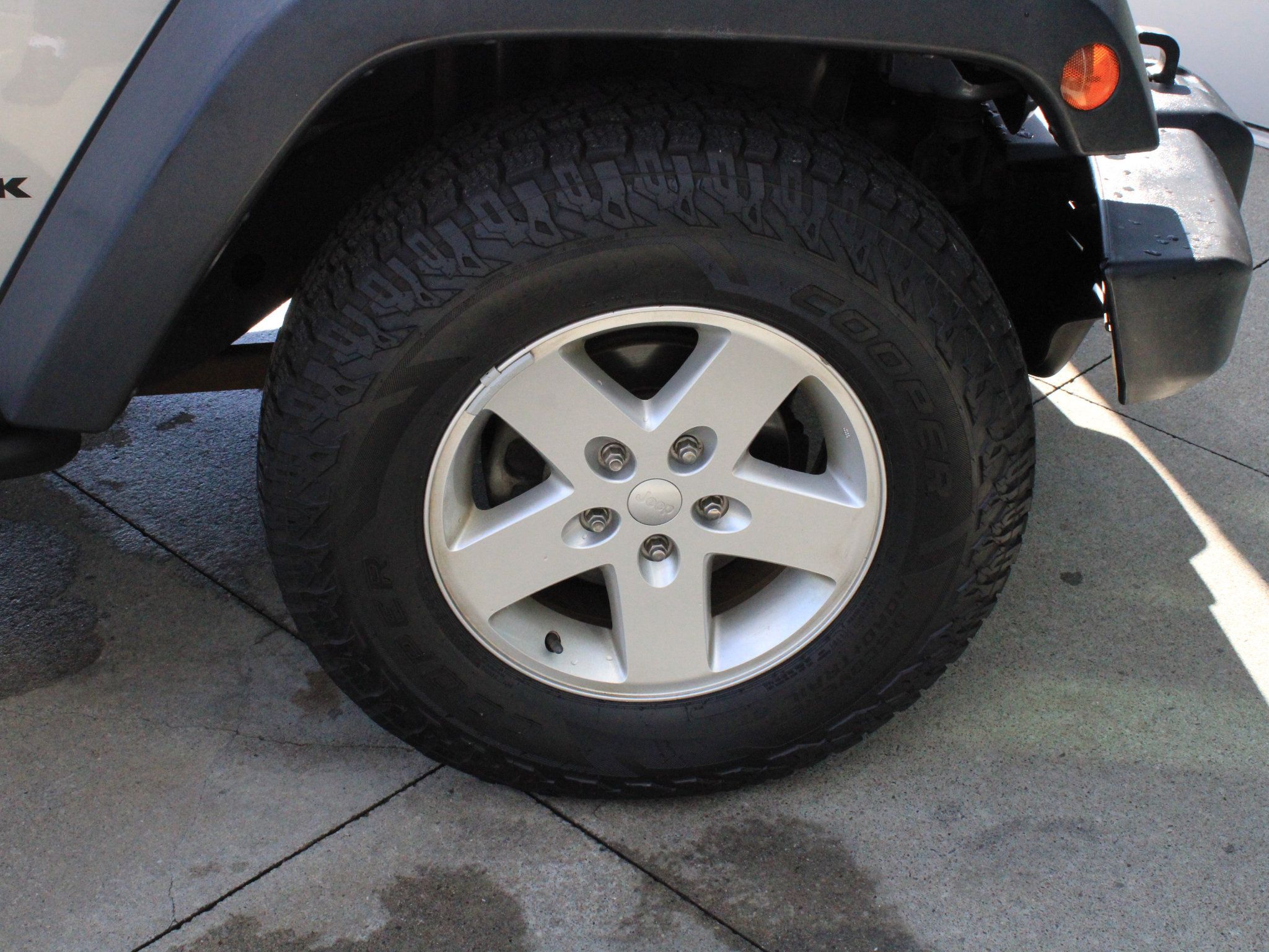 Used 2018 Jeep Wrangler Unlimited Sport S AWD/4WD image 13