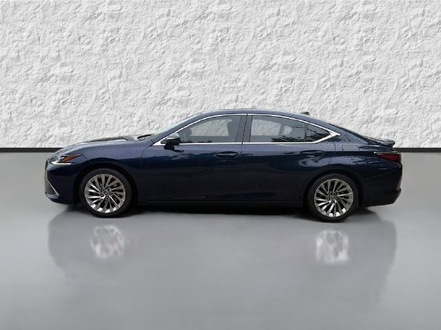 Used 2022 Lexus ES 350 Ultra Luxury w/ Accessory Package 2 FWD image 2
