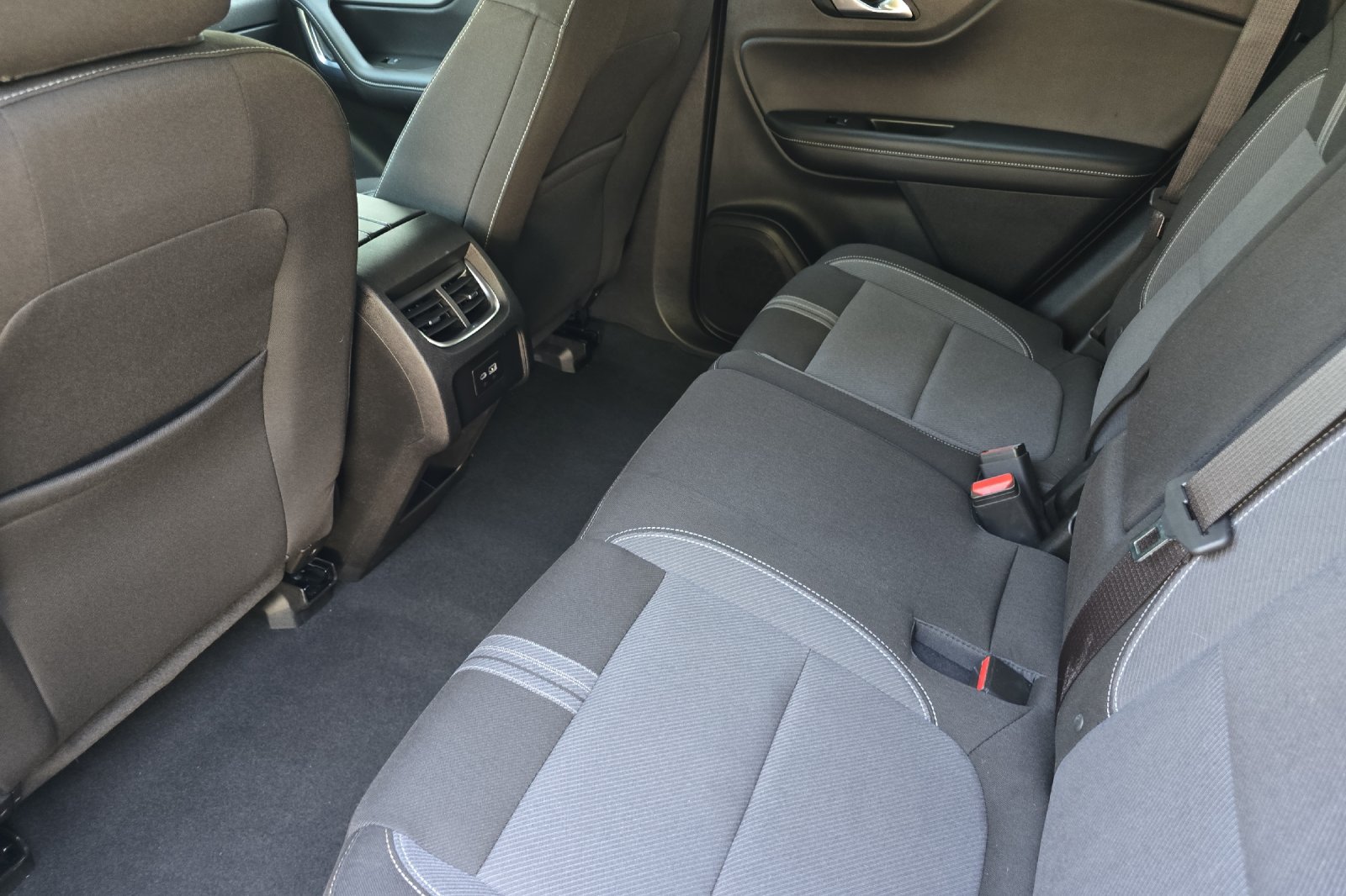 Used 2025 Chevrolet Blazer LT AWD/4WD image 12
