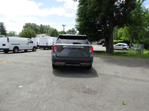 Used 2022 Ford Explorer XLT AWD/4WD image 5