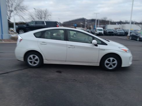 Used 2014 Toyota Prius Two image 4