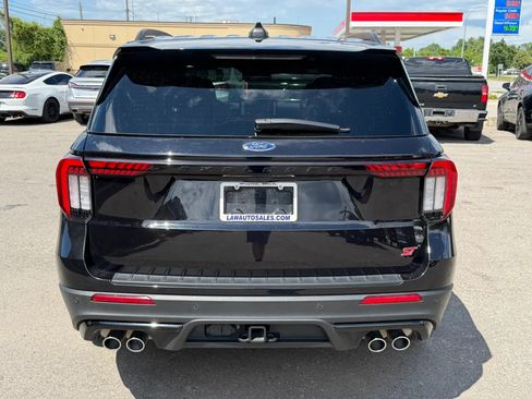 Used 2025 Ford Explorer ST AWD/4WD image 4