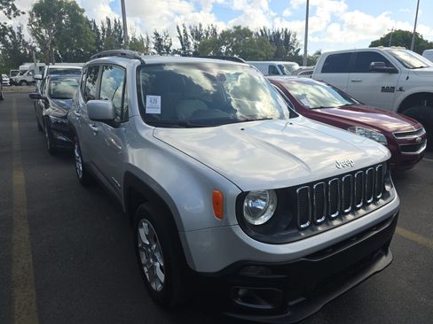 Used 2016 Jeep Renegade Latitude FWD image 1