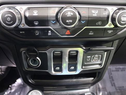 Used 2021 Jeep Wrangler Willys image 30