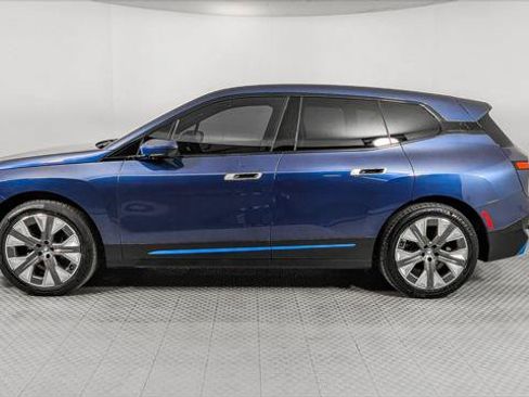 Used 2024 BMW iX xDrive50 w/ Luxury Package AWD/4WD image 3