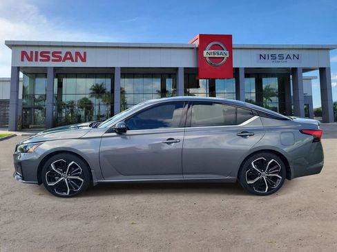 Used 2023 Nissan Altima 2.5 SR FWD image 7