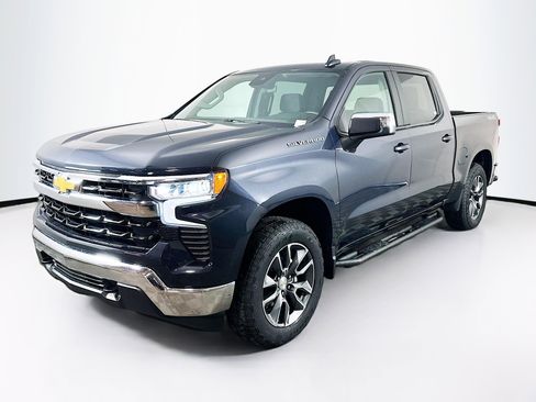 Used 2024 Chevrolet Silverado 1500 LT image 3