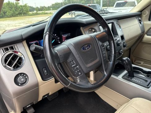 Used 2015 Ford Expedition XLT w/ Equipment Group 202A RWD image 13